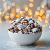 Christmas Muddy Buddies Mix: Shatter-Crisp Puppy Chow